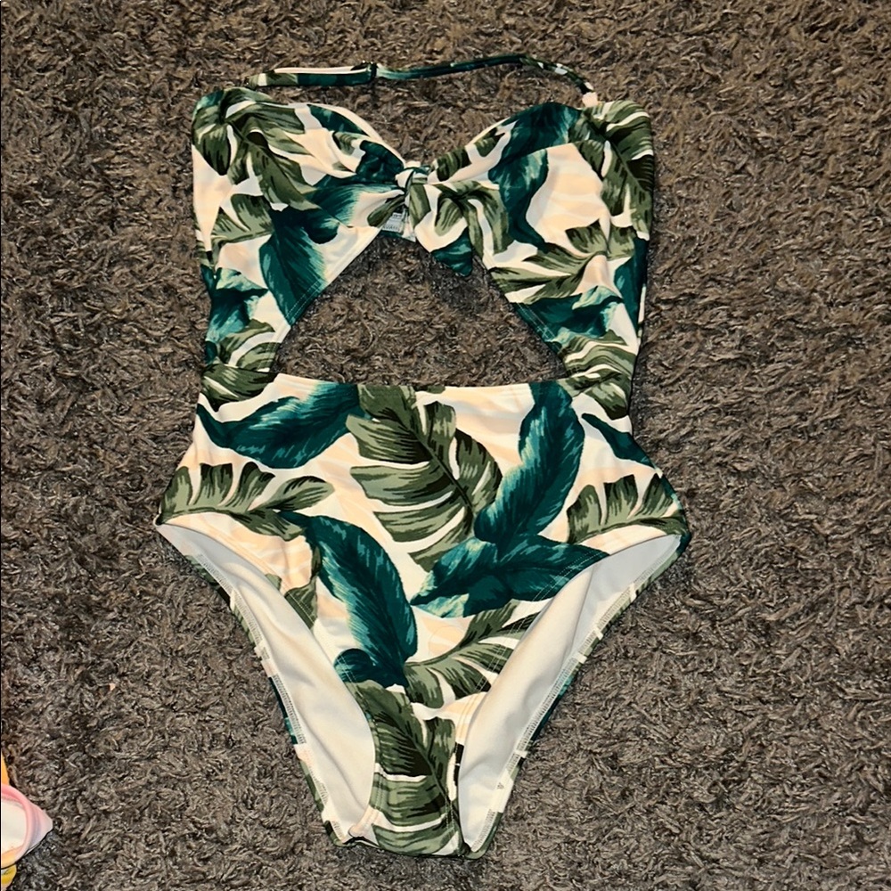Hollister Tropical Leaf Print Juniors Swimsuit